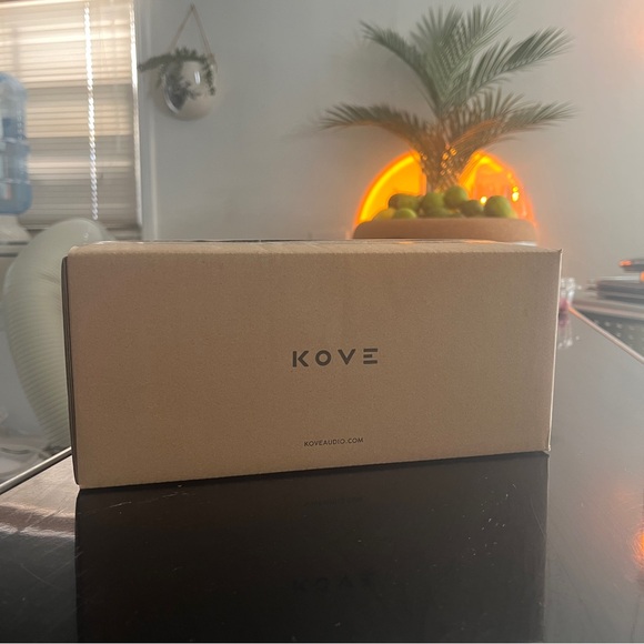KOVE Commuter 2 - Black Bluetooth Speakers - Picture 3 of 6
